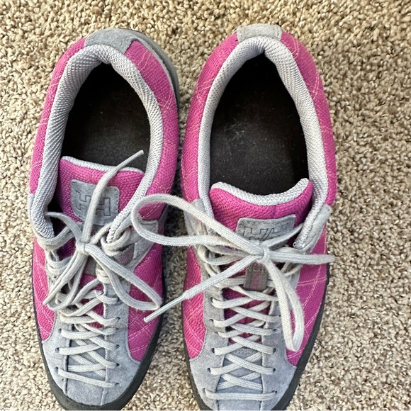 Helly Hansen womens hiking shoes sneakers size 8 pink grey gently used - Picture 3 of 8